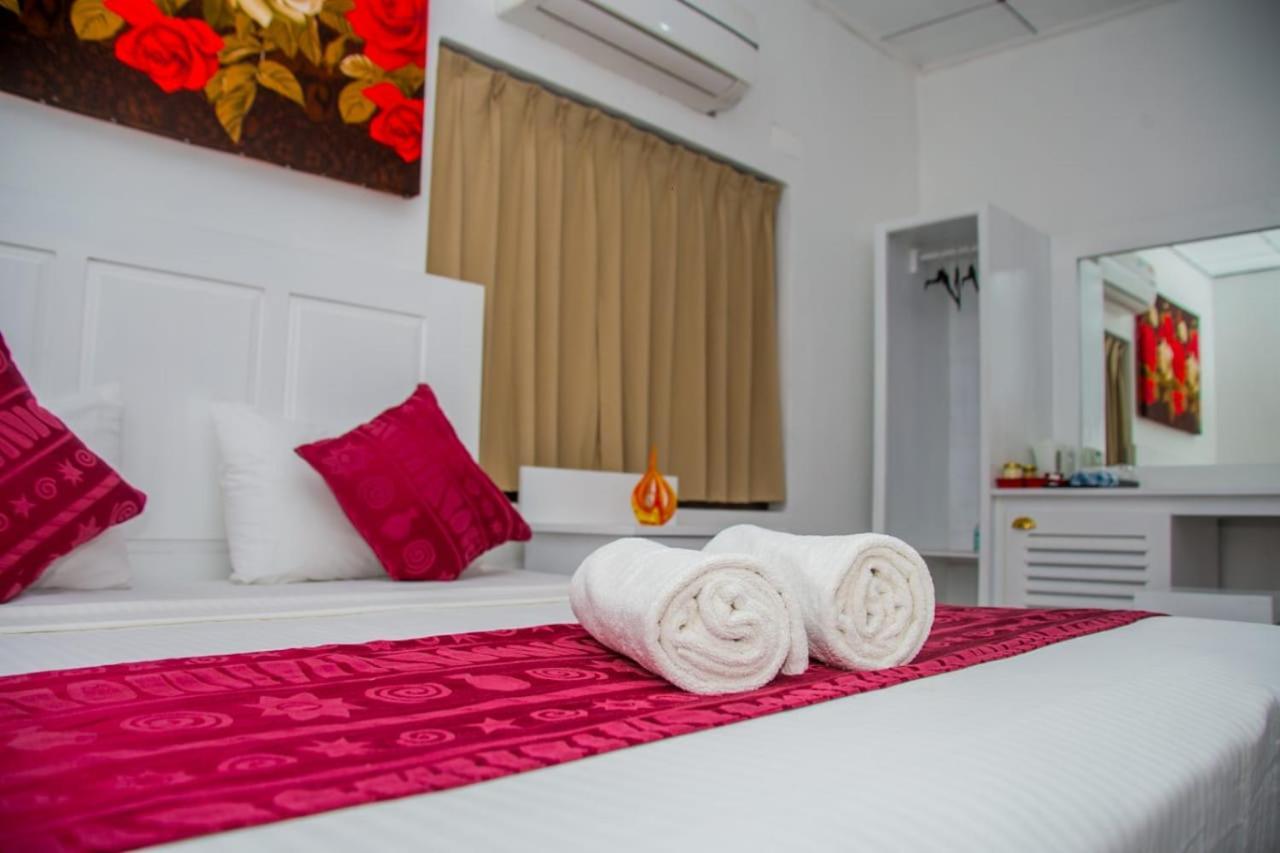 Niwahana Transit City Hotel Katunayake Exterior photo