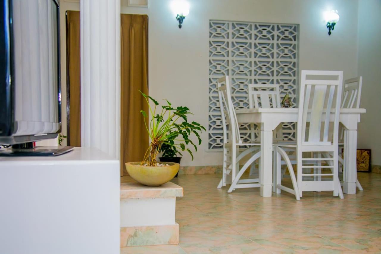 Niwahana Transit City Hotel Katunayake Exterior photo