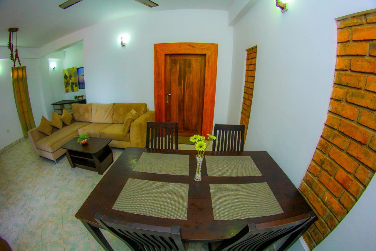 Niwahana Transit City Hotel Katunayake Exterior photo